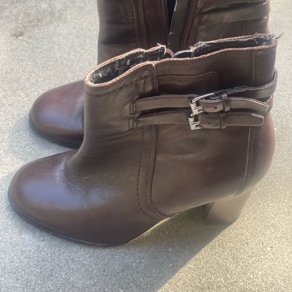 Brown booties size 5.5 - Picture 2 of 4
